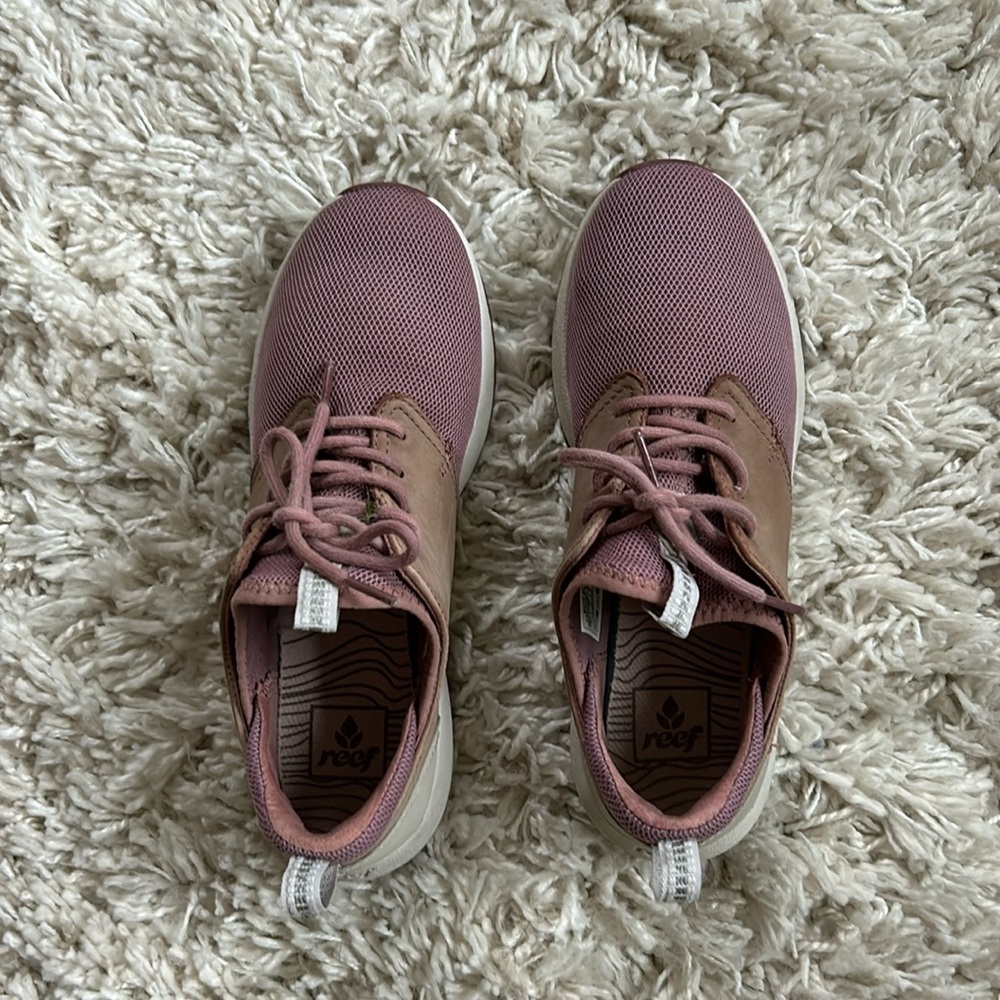 Ladies Reef sneakers size 7